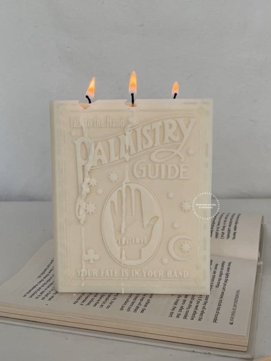 Witch Book Kerze
